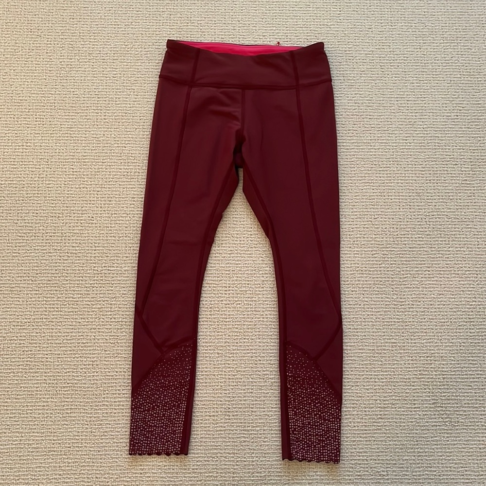 Lululemon low waisted maroon size 6 cropped leggings